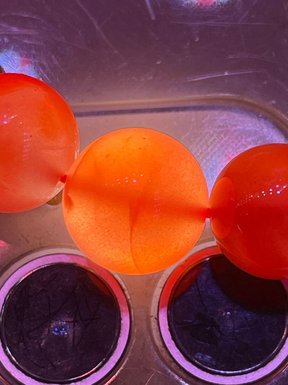 看看南红透光的样子 图一 樱桃红  图二冰红  图三火焰纹 图四柿子红