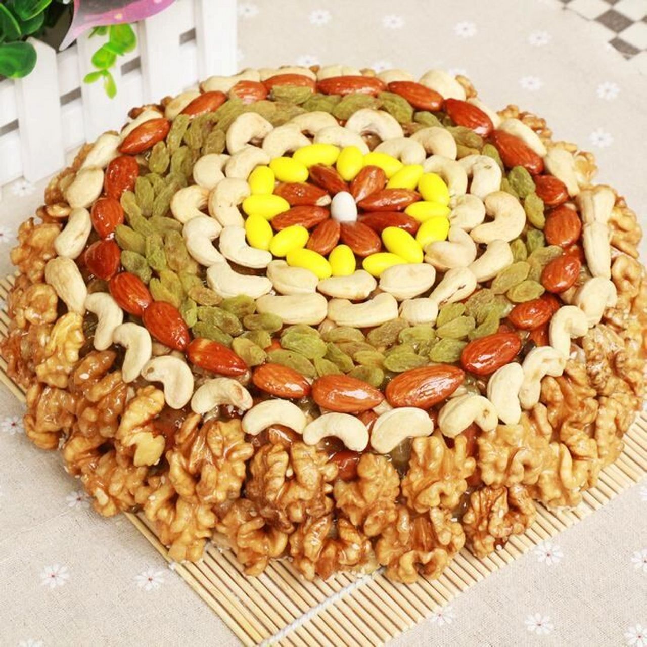 新疆美食～切糕 切糕(sokmak)是玛仁糖在新疆外地区民众在不知道名称