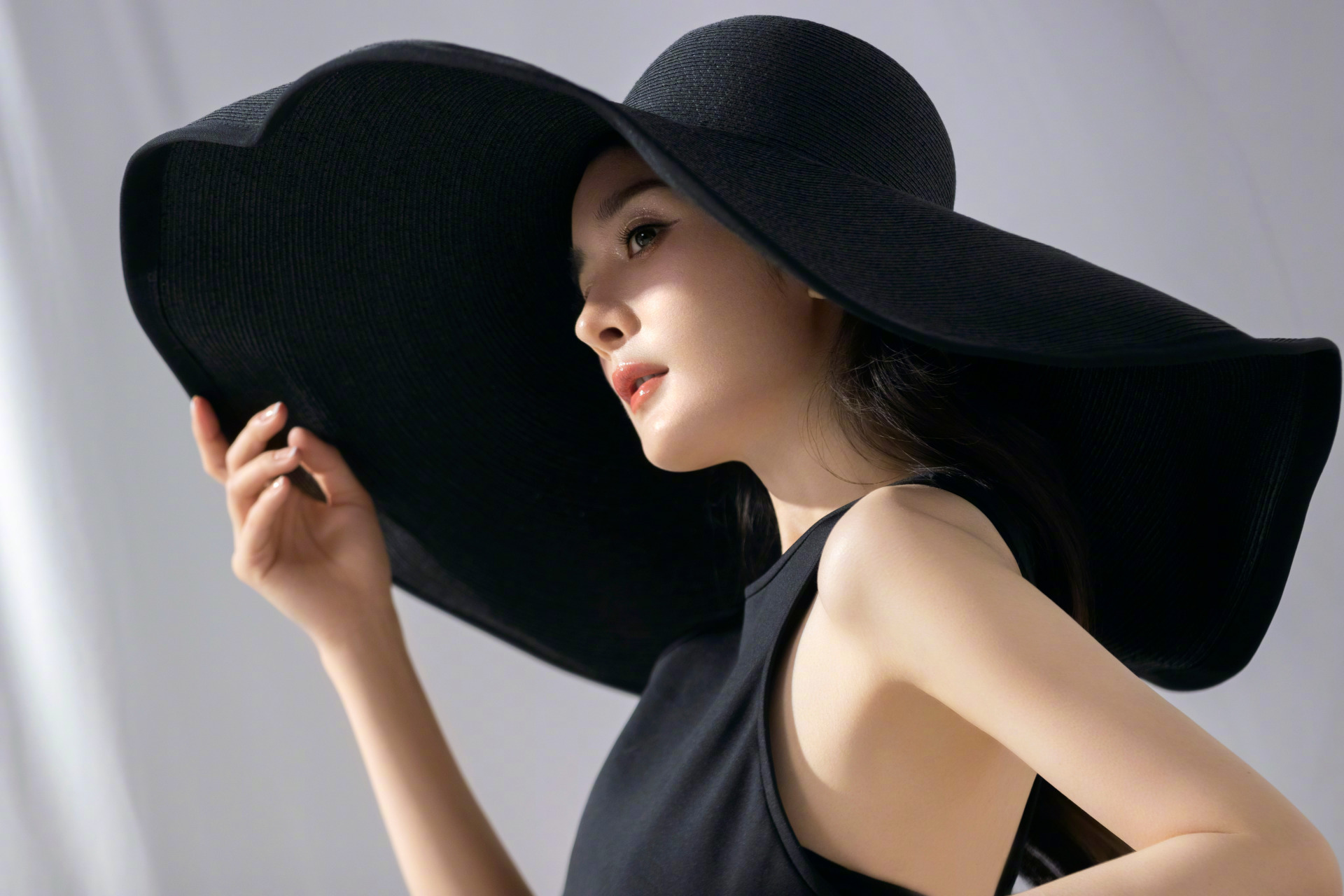 杨幂纯白氛围光影大片