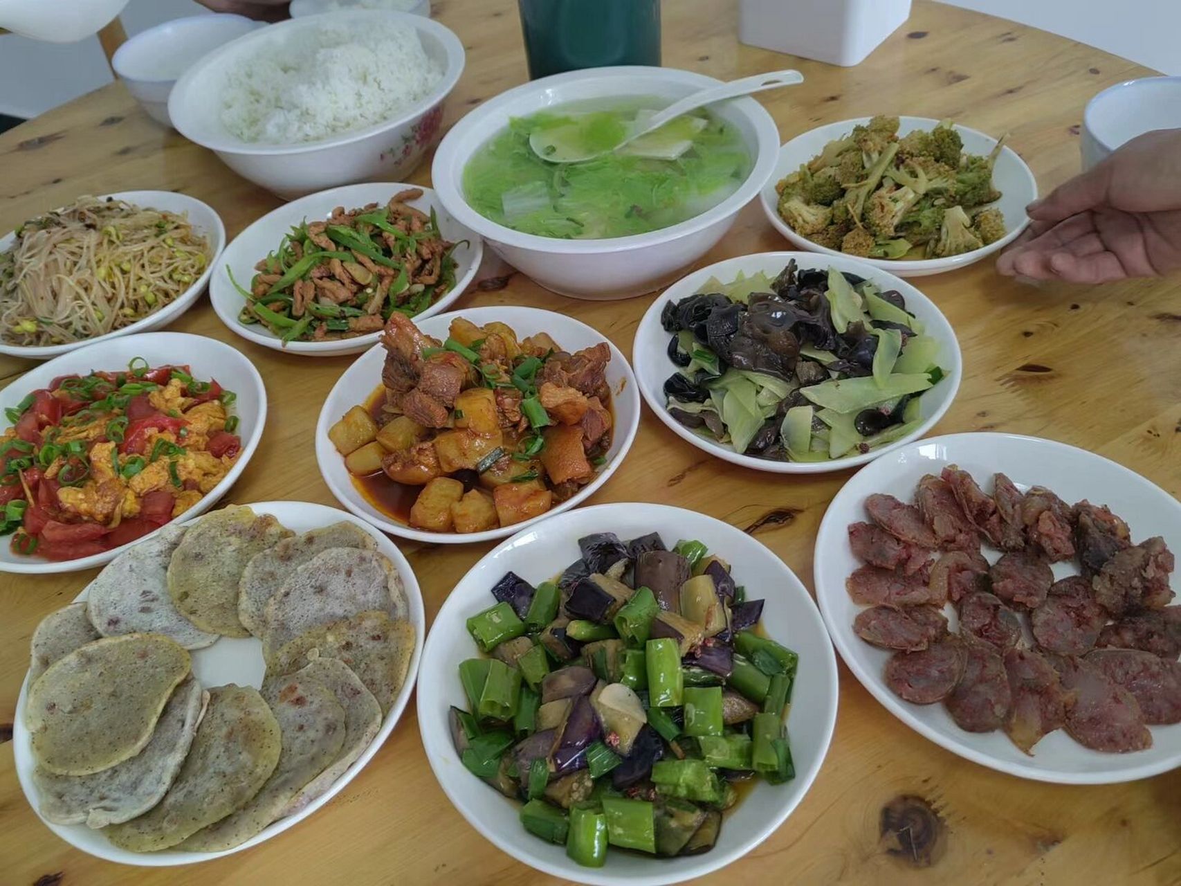 曾家山避暑包餐农家乐          位于广元市朝天区曾家镇石笋坪景区内