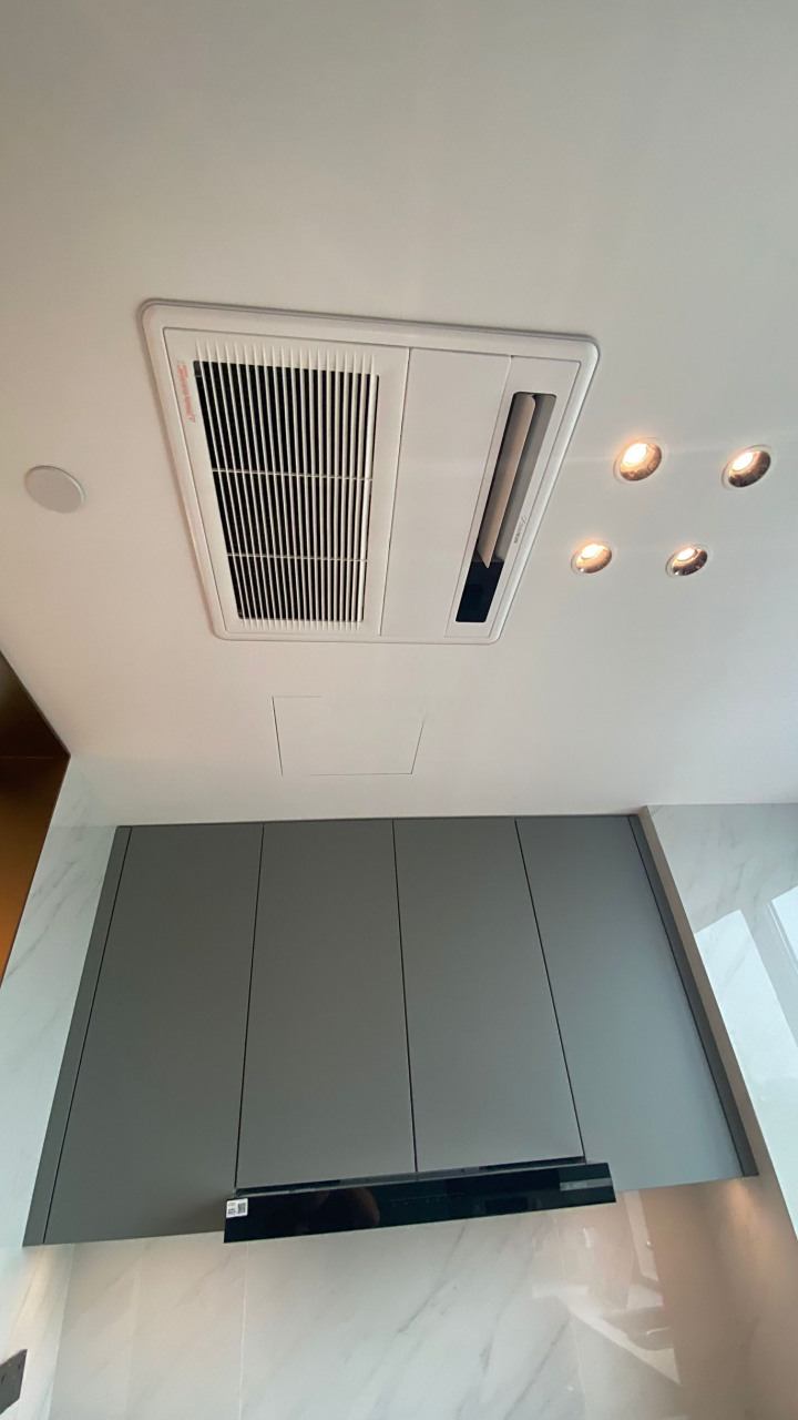 据说这个厨房专用中央空调价值大几万块钱,不过很舒适,而且对油烟机和