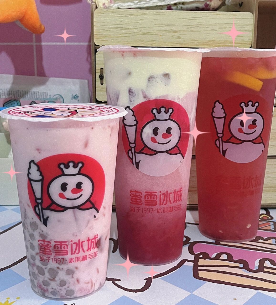 蜜雪冰城的新品太好喝了! 最喜欢草莓啵啵了!