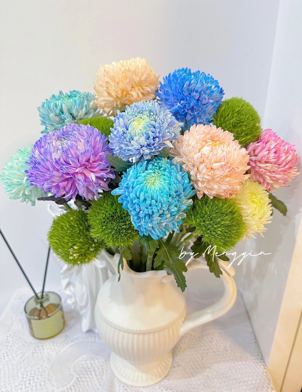 市面上在卖的都是商家用染色剂吸完色的牡丹菊,颜色多彩绚丽96