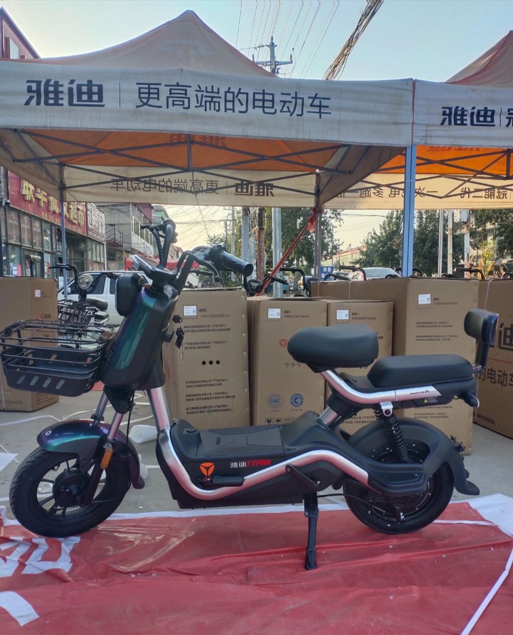 雅迪冠能速迈,五块石墨烯