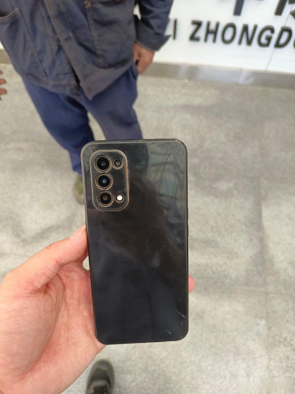 5月22日上午新安公安局交警大队一中队在磁涧镇巡逻执勤过程中捡到