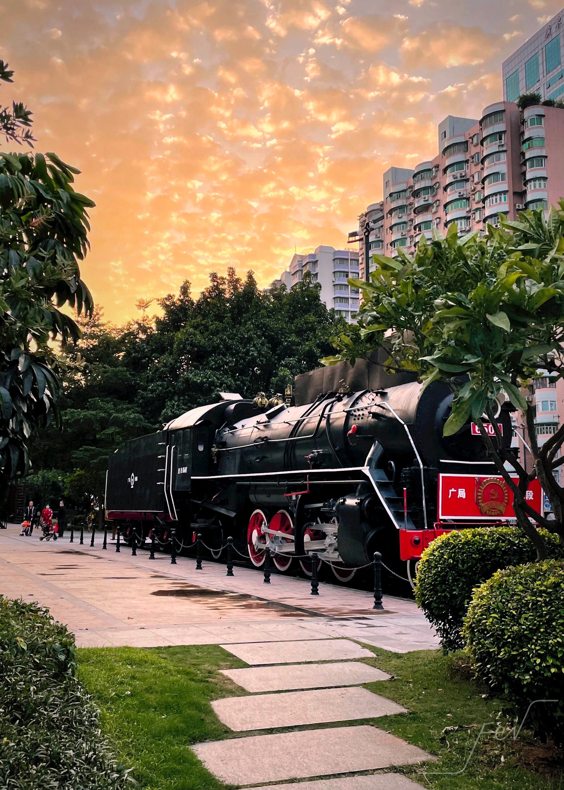 广九火车站架起了粤港沟通的重要桥梁,见证着