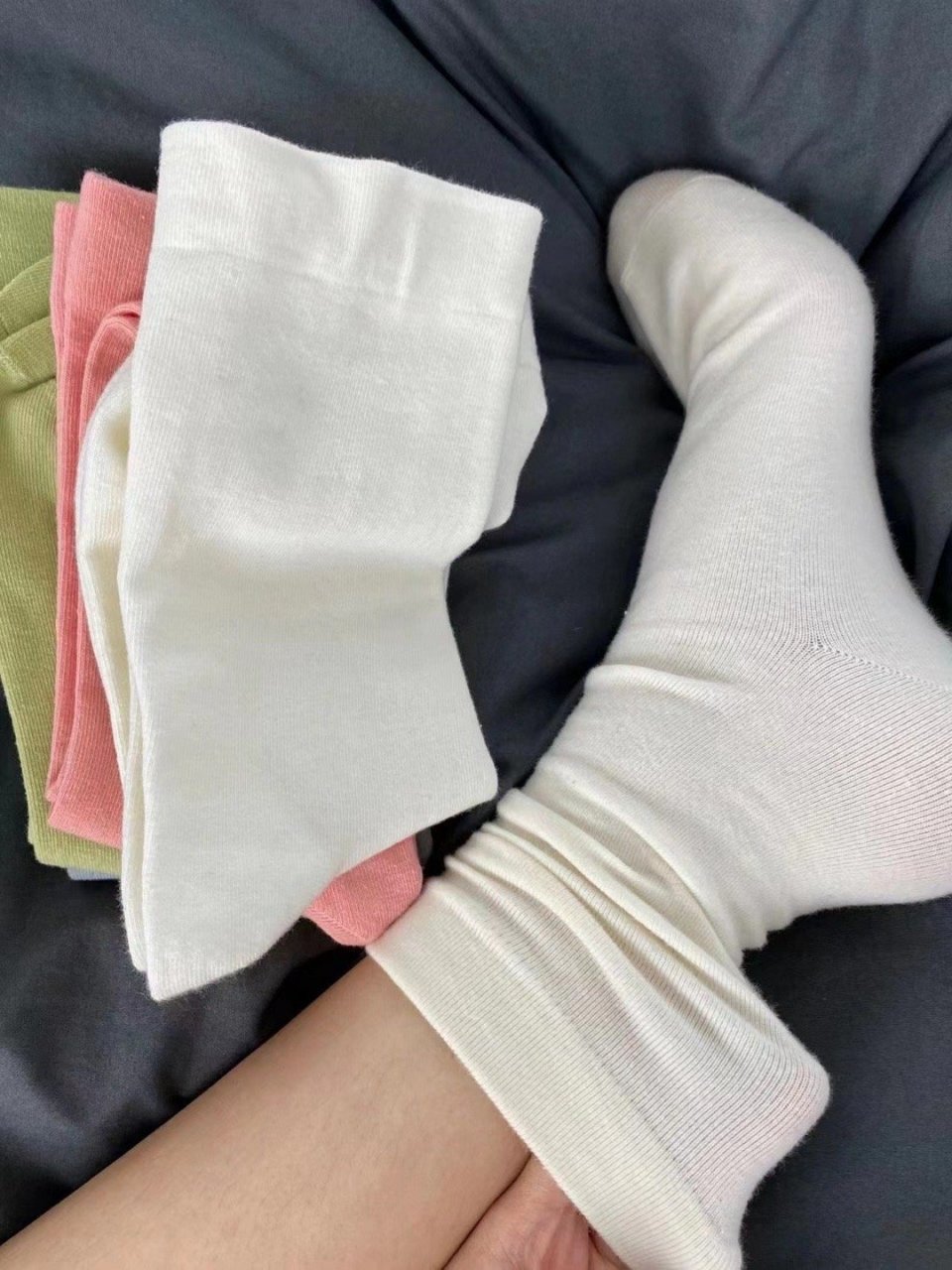 一块钱一双的无骨袜!    真的好软呼 一点也不顶脚趾头 漂亮百搭!