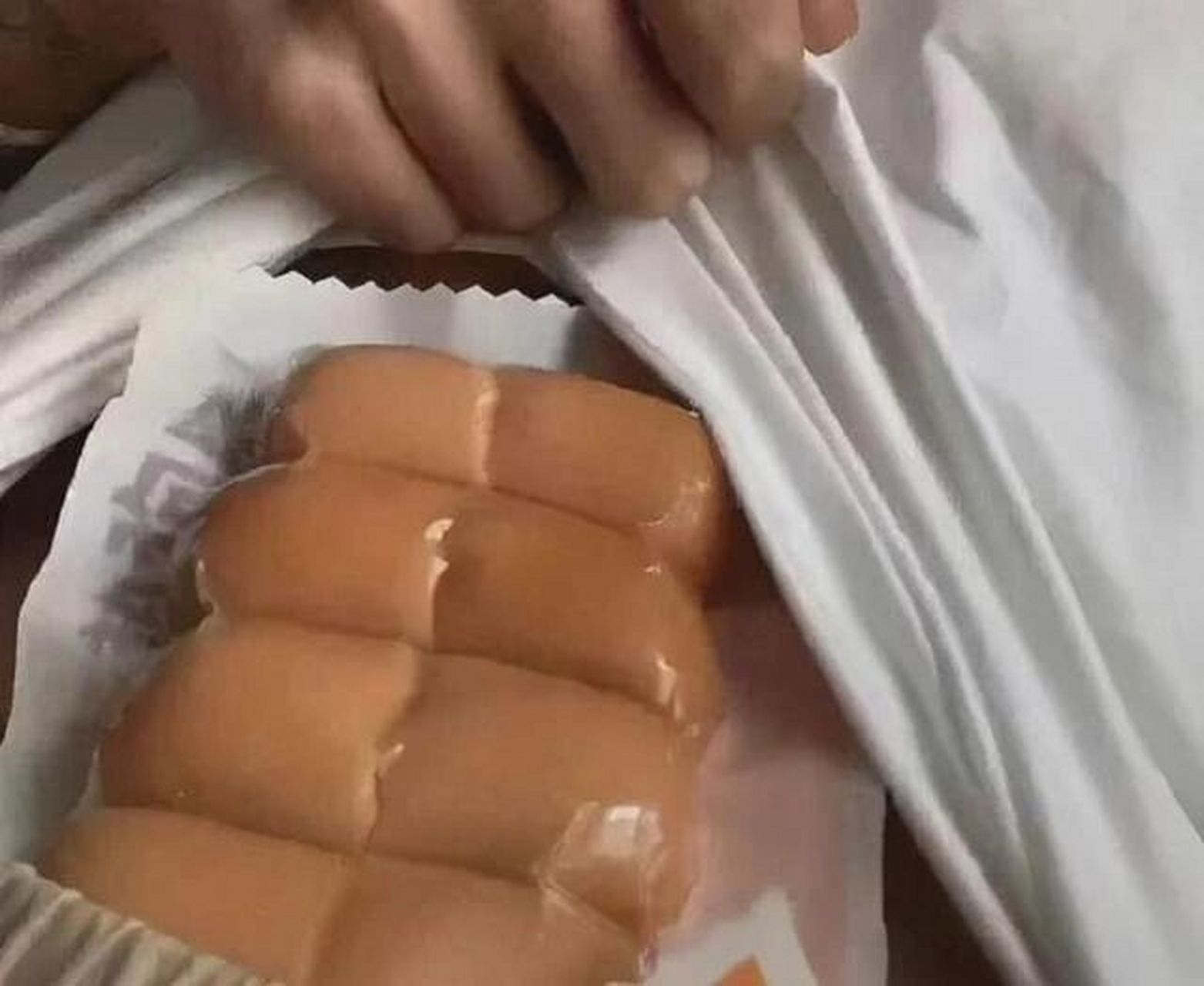 作为18岁男生,我唯一的四块成型的腹肌 前两幅图是我自拍的,锻炼了