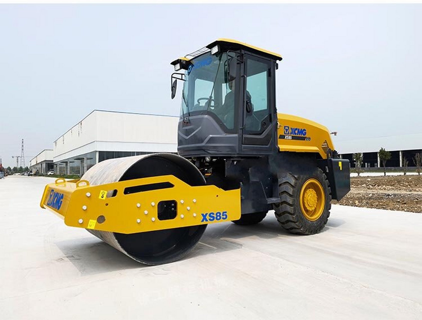 1超低价 徐工xs85单钢轮压路机 主要特点:四缸增强水冷发动机 适用