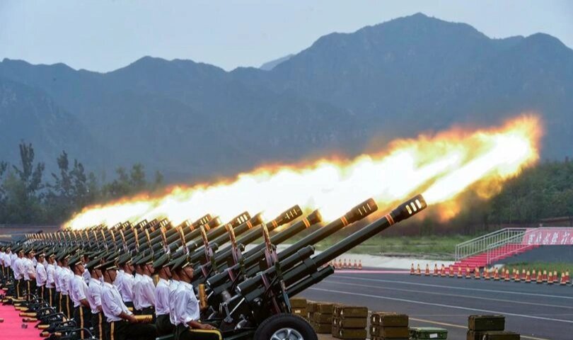 礼炮鸣放的精彩瞬间