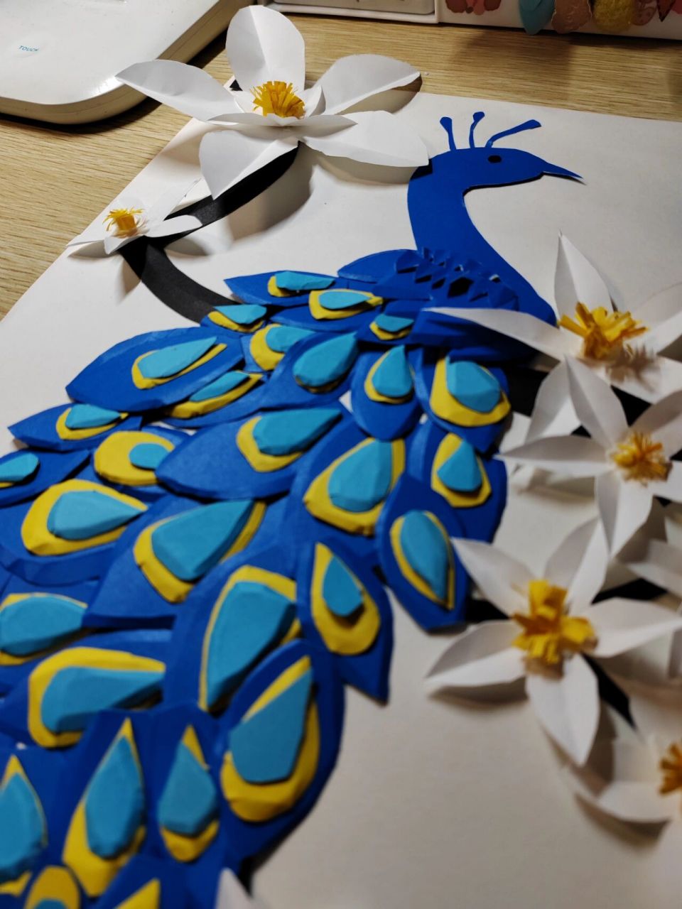 纸浮雕 孔雀纸浮雕做了很多个小时,做完才想起拍照