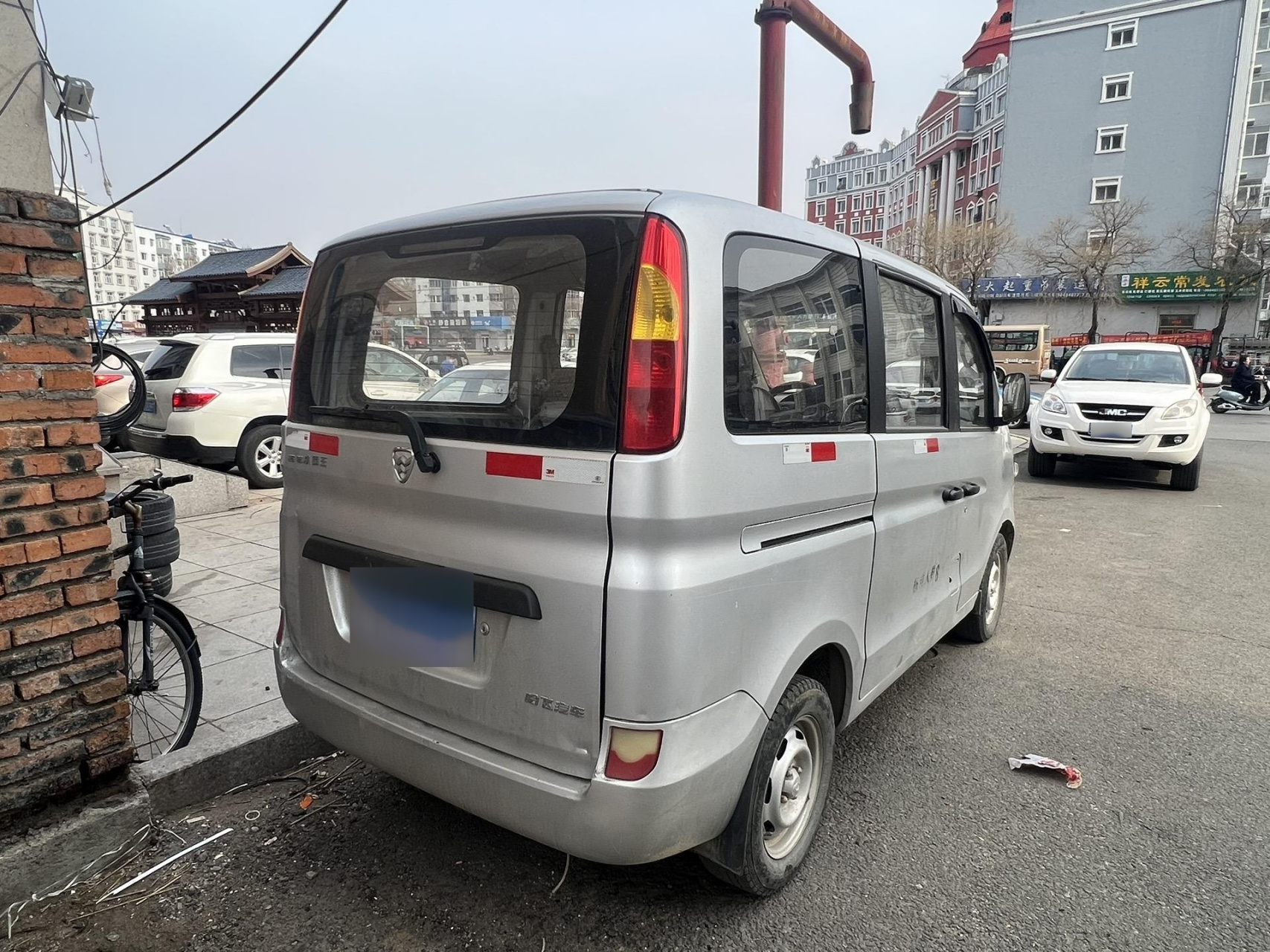 哈飞路尊小霸王 八座  车况好  六万多公里 检车保险刚交完 六千多开