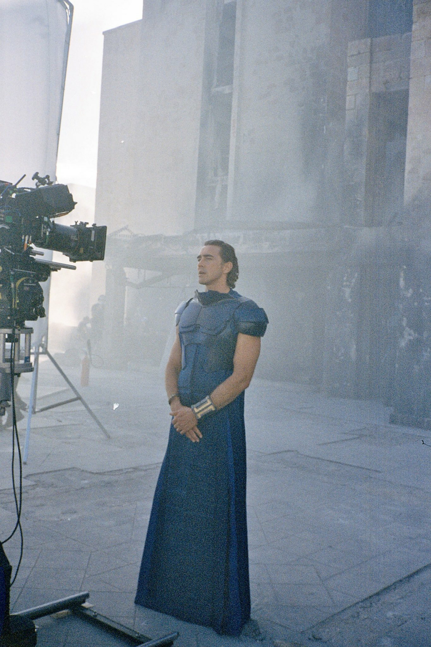 佩佩lee pace自曝主演新剧《基地》帅气幕后照!还有没追的吗?