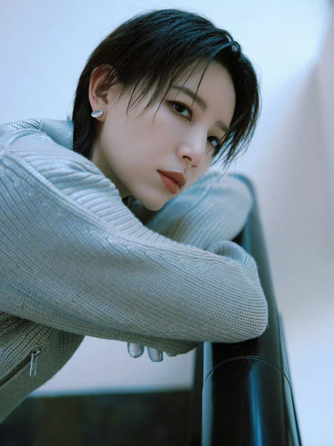 李斯丹妮银色机械姬造型