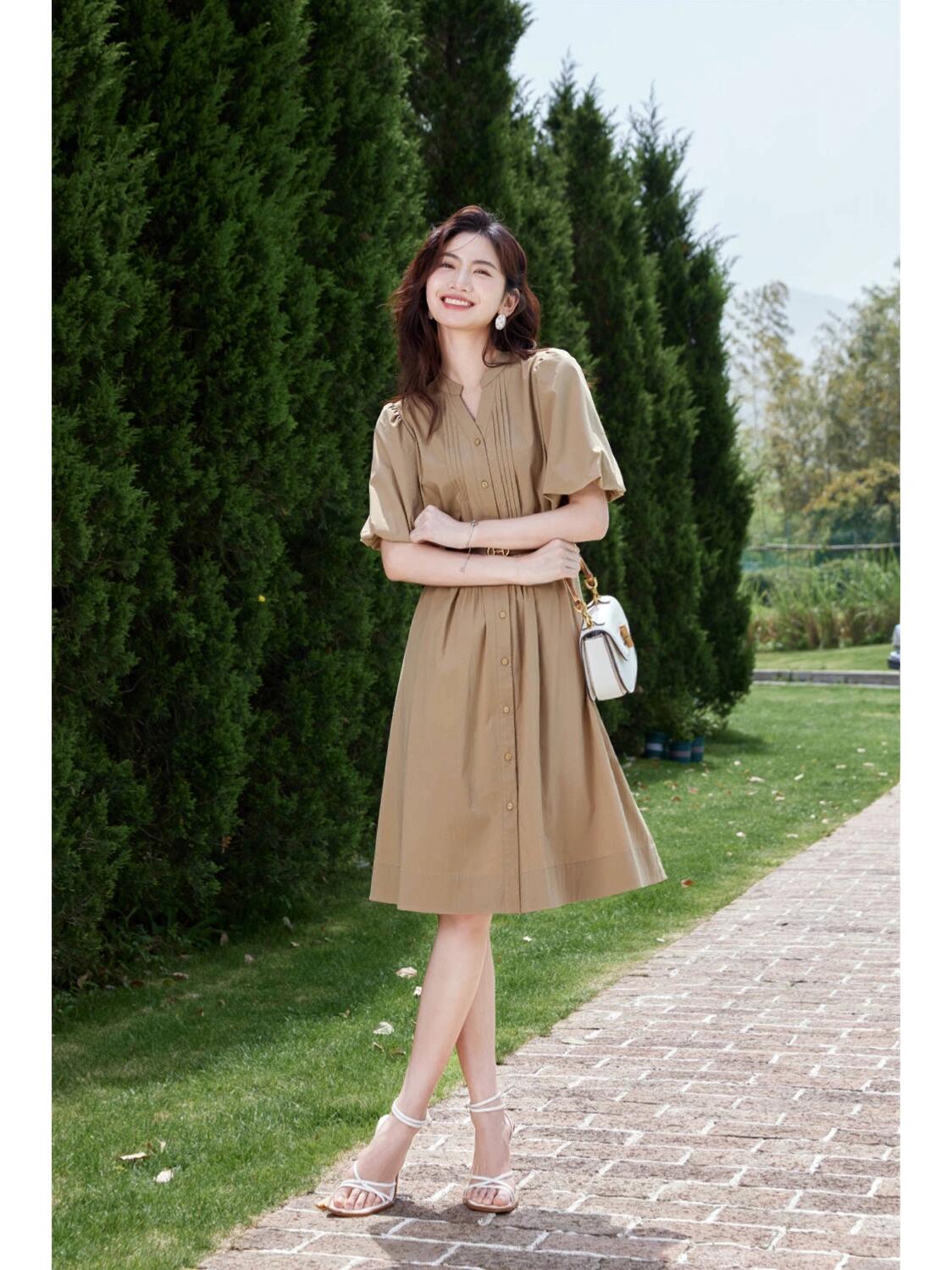 夏季连衣裙|知性大气的卡其色连衣裙们 卡其色属于低调耐看的气质挂