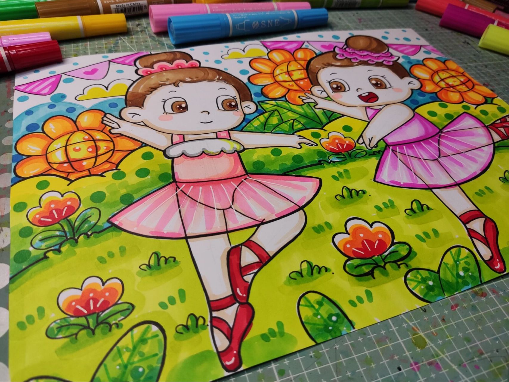 马克笔儿童画主题〔爱跳舞的女孩〕       斯尼尔马克笔40色～ 斯塔