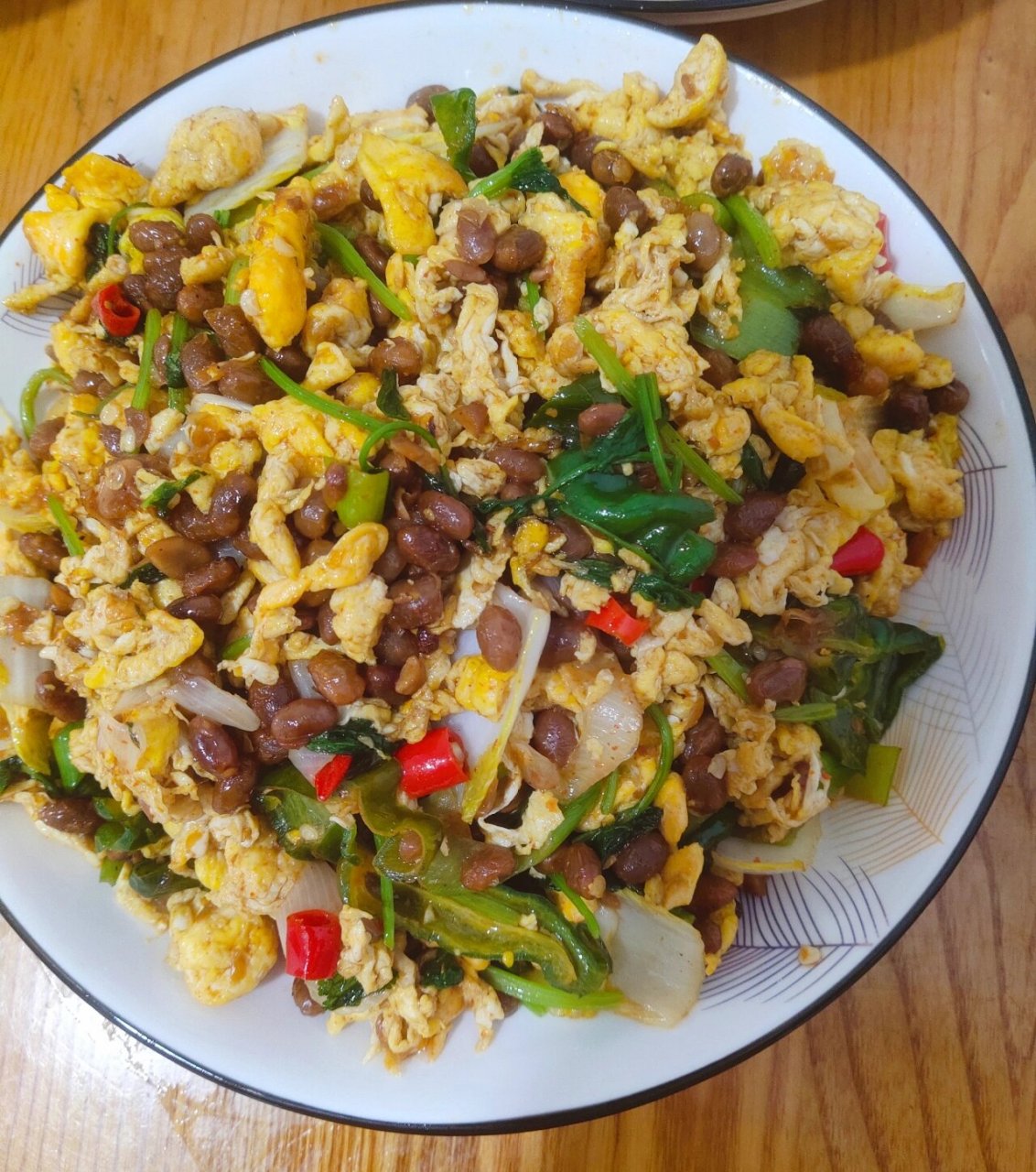 味道出众的一道家常菜,辣椒豆子炒鸡蛋 92929292 准备材料:4