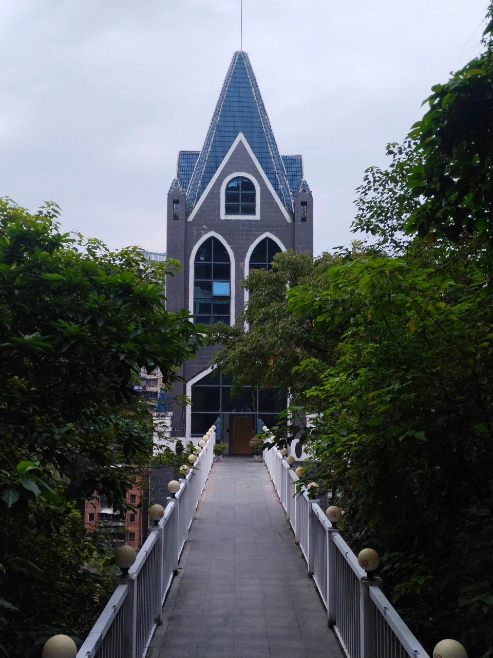 已经在梧州回来了 住宿:我们选在了骑楼城附近的雅斯特酒店(环境还不