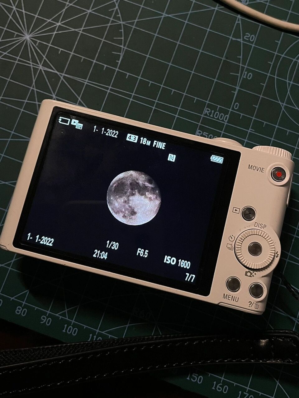 索尼wx350真的好看 长焦牛牛哒 拍月亮真的好用,小小的一个带出去也