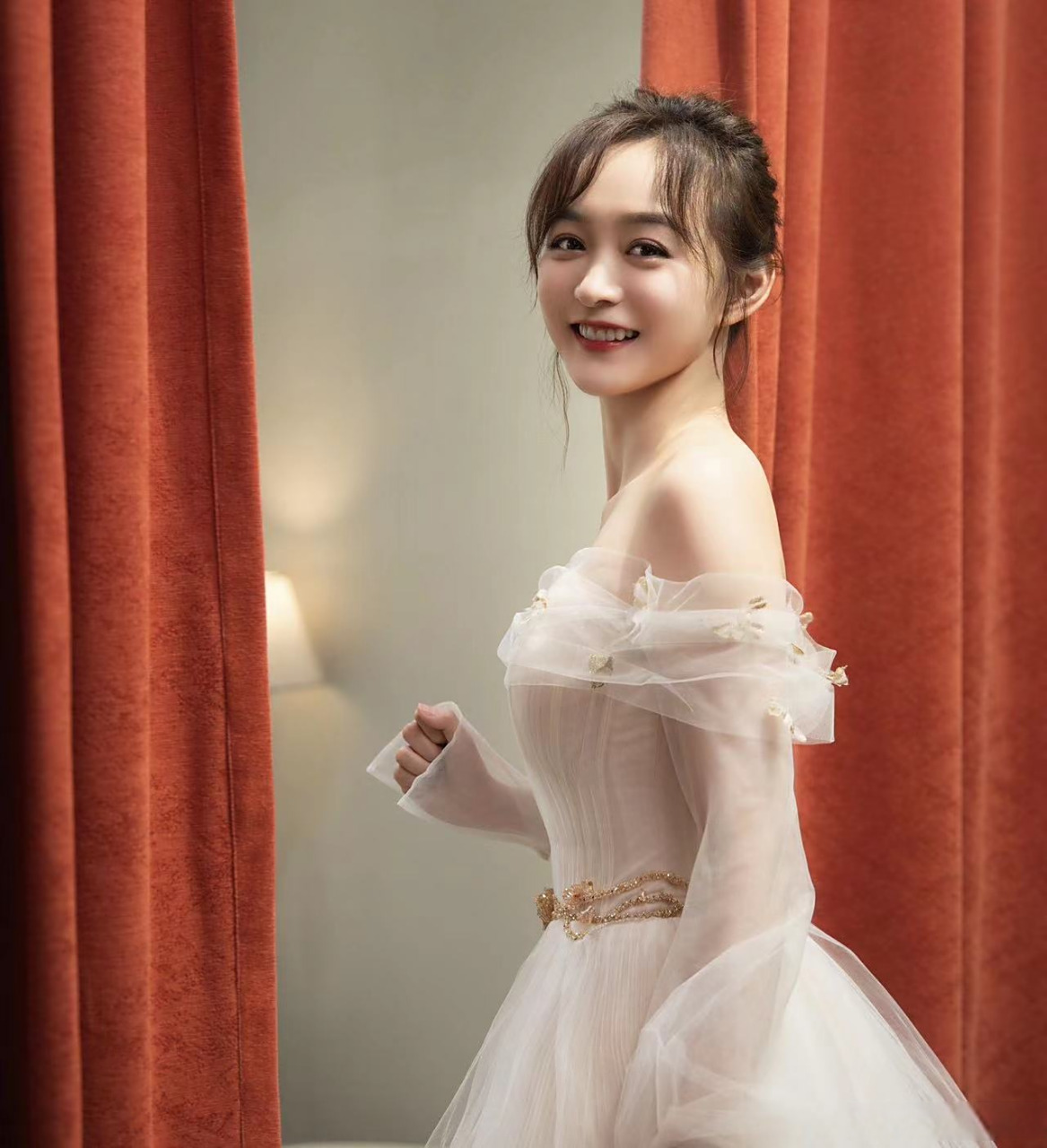 期待她对下部戏的记录!@何泓姗野生剧照师