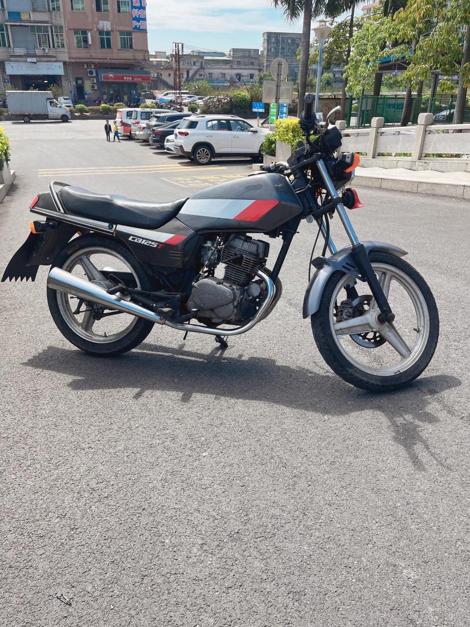 日本进口双缸本田王摩托车,喜欢的过来