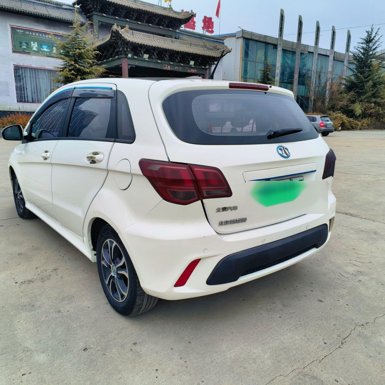 2017年北汽新能源ev160电动车,续航160,带快充慢充,新车8万多,全车原