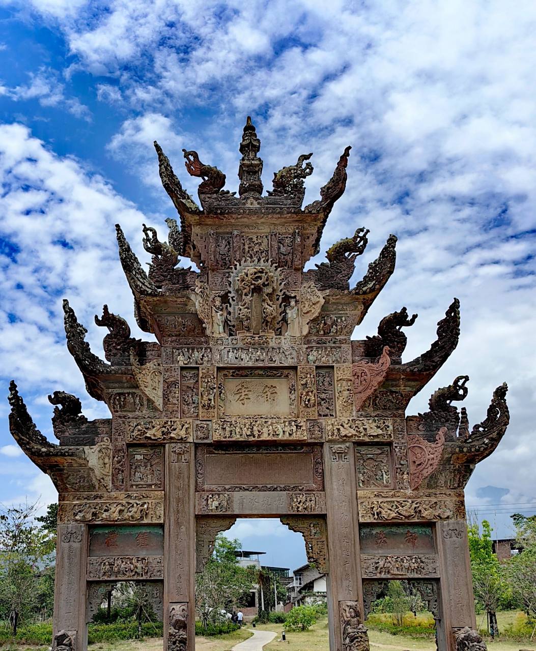 漫步汉源九襄古镇 朋友邀约,端午出行,选择了这座游客相对较少的小镇