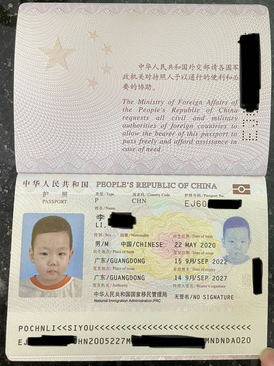 两岁小孩如何办理护照～ 起因是我看到去澳门旅游酒店半价我想着预约