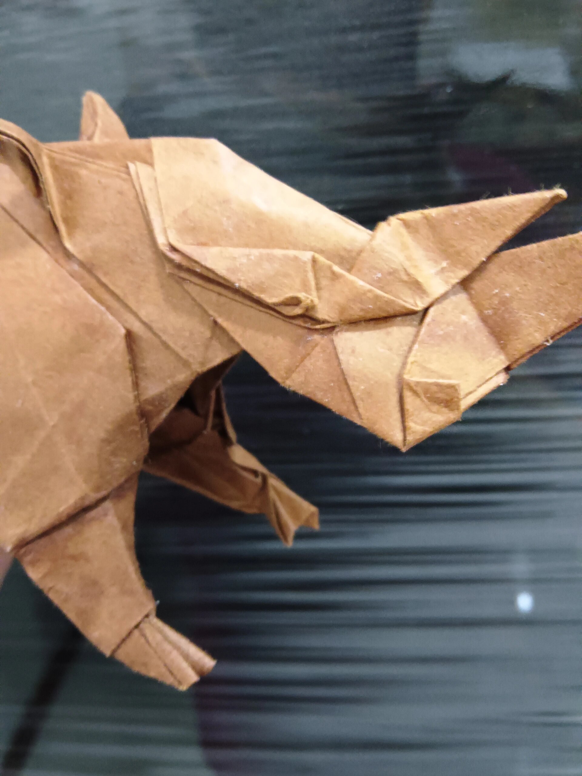 折纸神谷哲史犀牛 用纸为约33厘米生态纸,纸小头部眼睛太难整了.