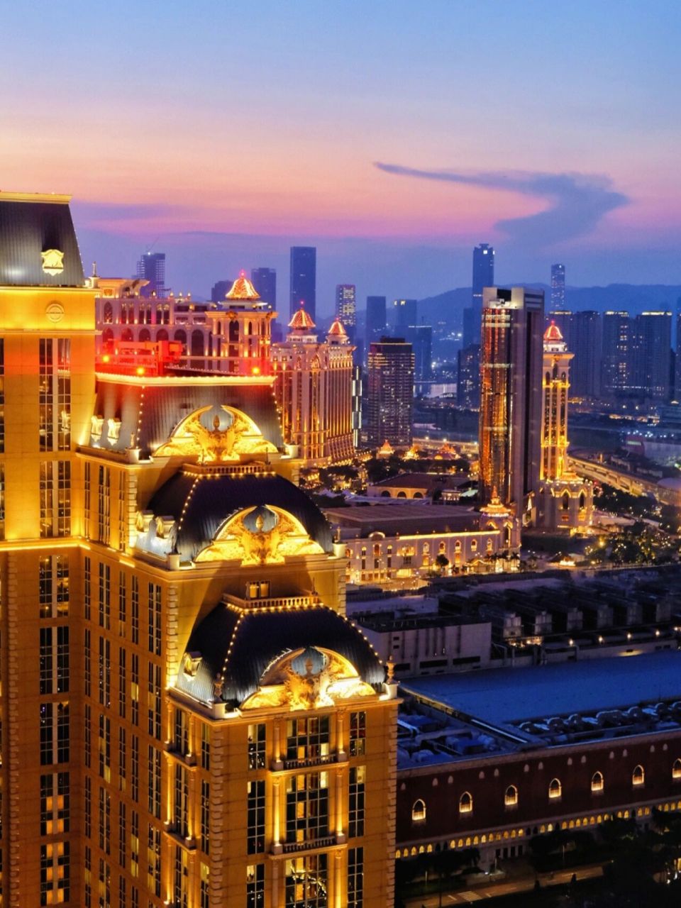 宝宝们中秋快乐～这两天去澳门出差了 不得不说威尼斯这带的夜景真的