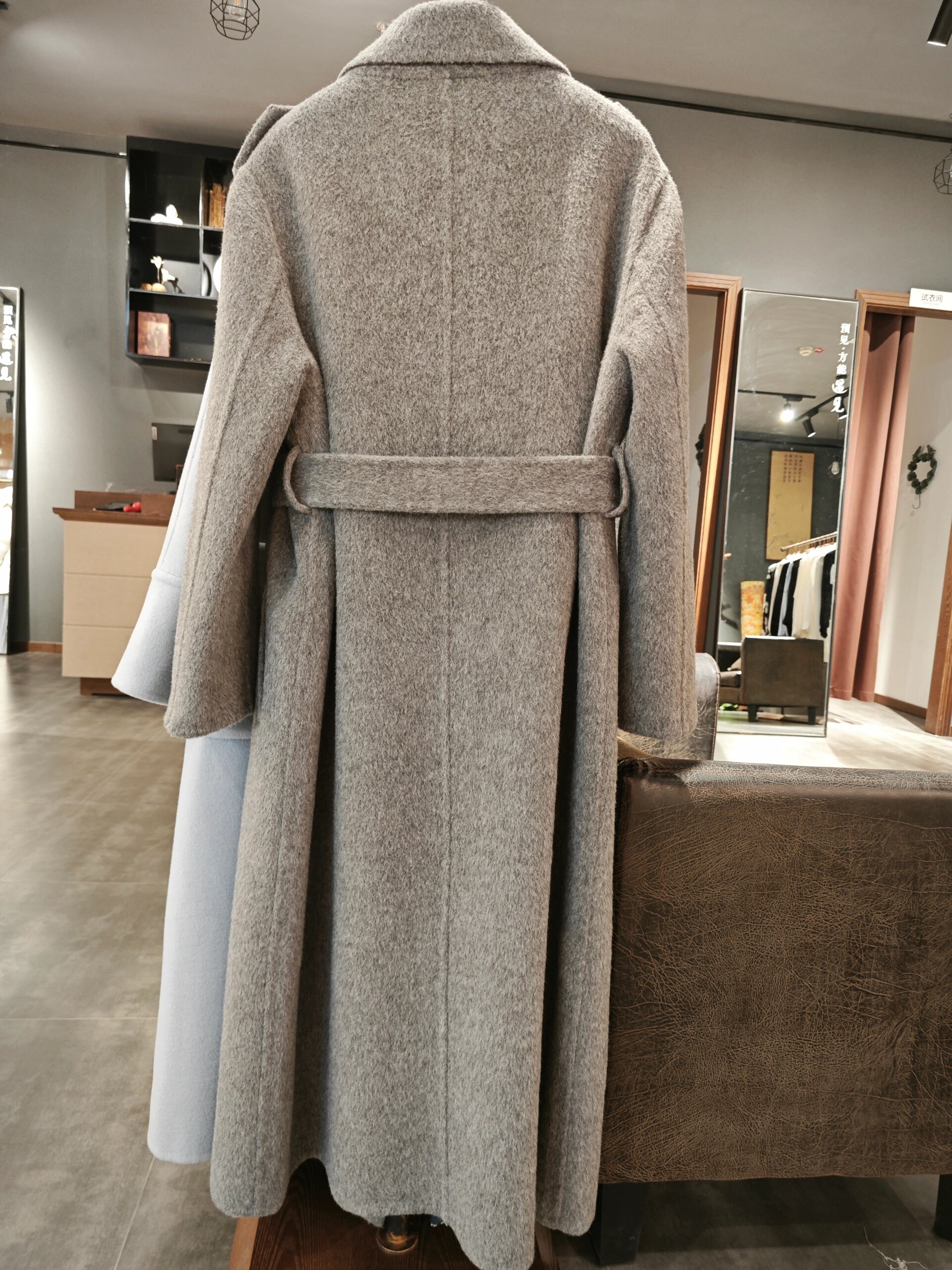 印象主题专柜羊毛大衣有活动