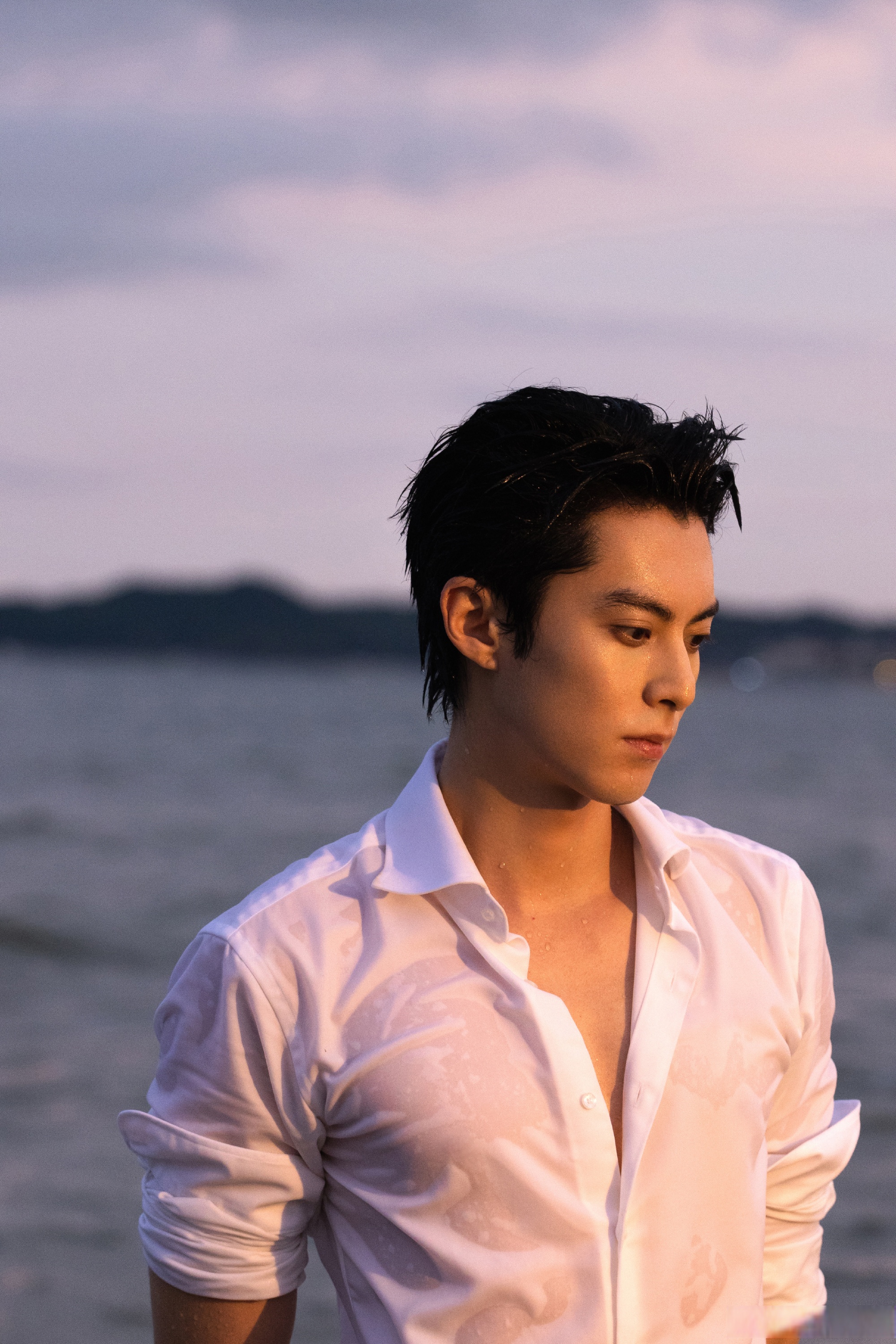 已经迫不及待要开启这场"滚烫"的视觉盛宴啦!#王鹤棣明天直播