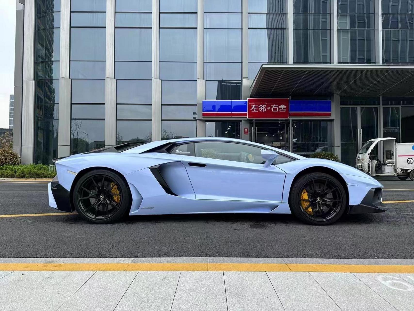 代友出台12年兰博基尼大牛lp700,价格全国最低,只要一百多万就能圆梦.