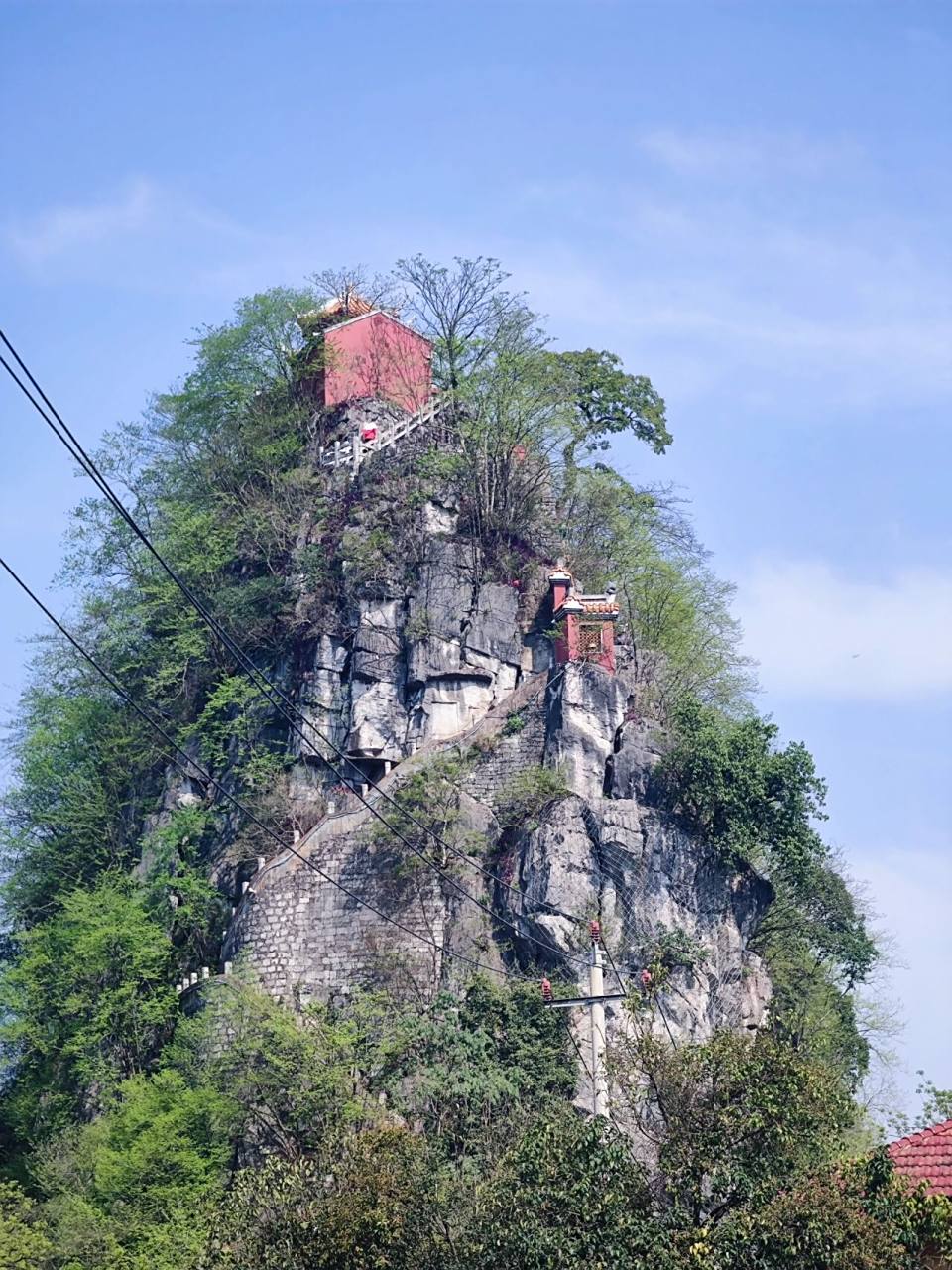 桂林·独秀峰 座落在桂林王城景区内,素有南天一柱的美誉,值得一游.