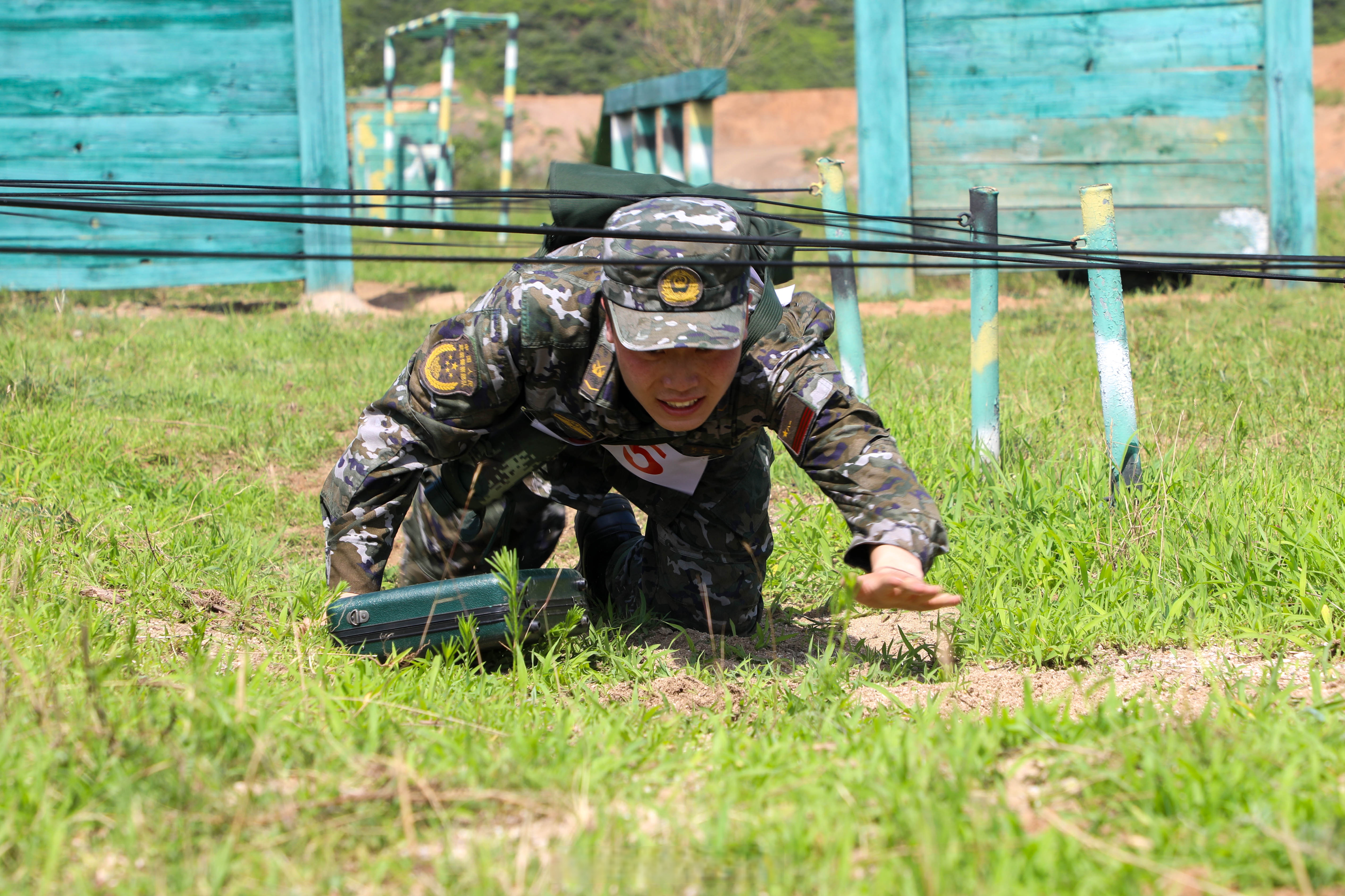 比武场保障尖兵秀绝活儿#】近日,武警山西总队阳泉支队组织开展"闭舷