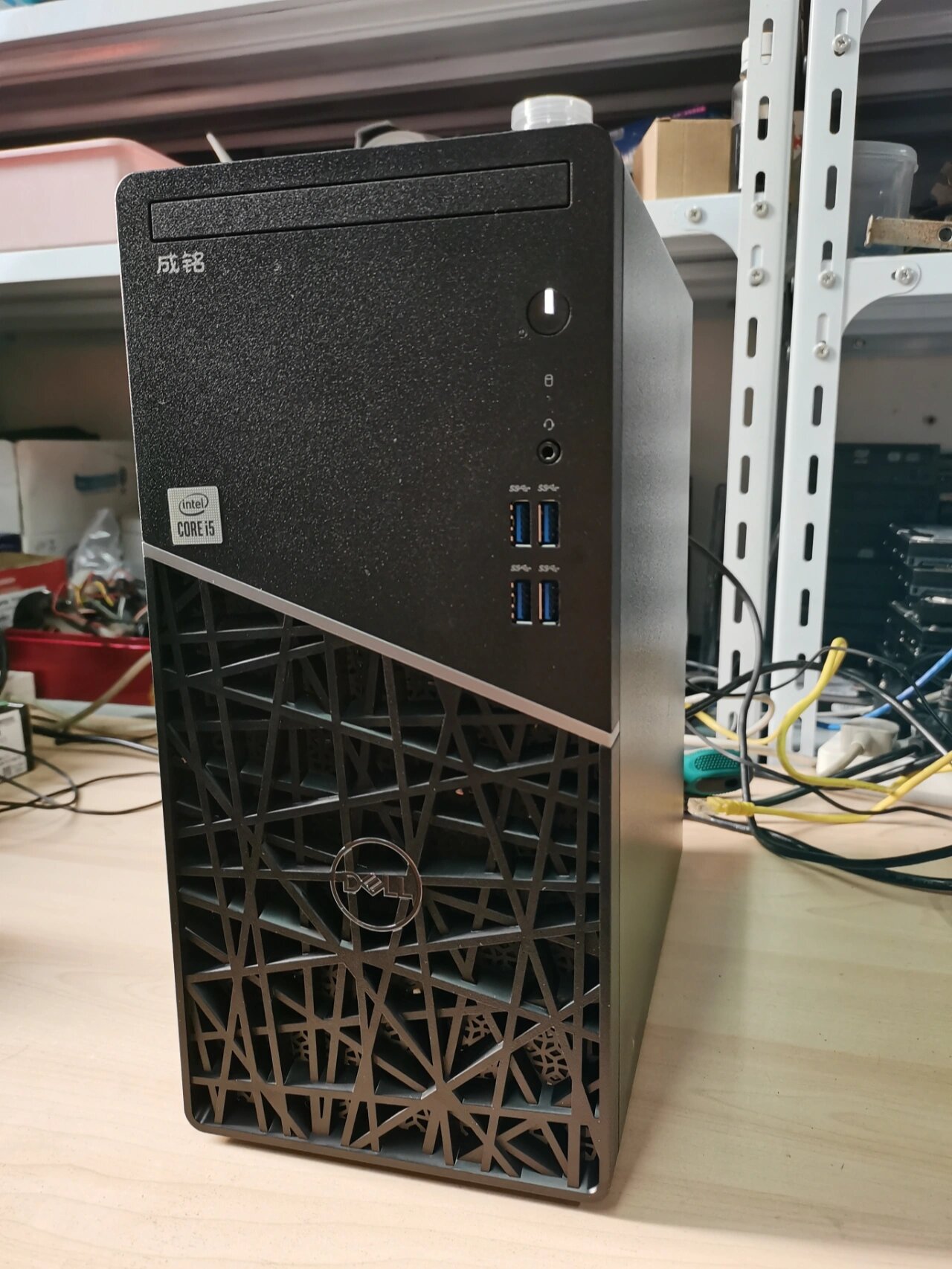 同样是办公,小微企业和个人用户用组装电脑,银行这样的大企业基本上都