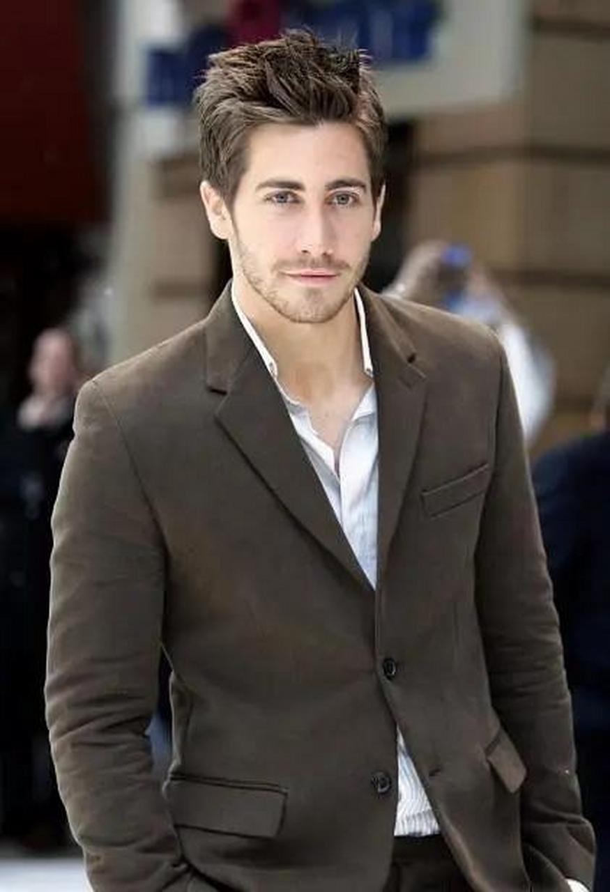 1,特拉维斯·奈特是电影《大黄蜂》的导演,同时掌管莱卡工作室,主作