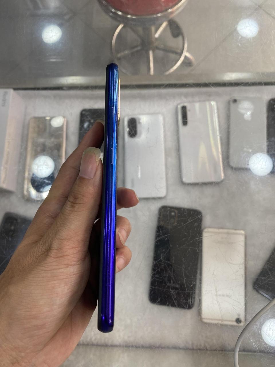 vivo  y7s   6 128  成色8.