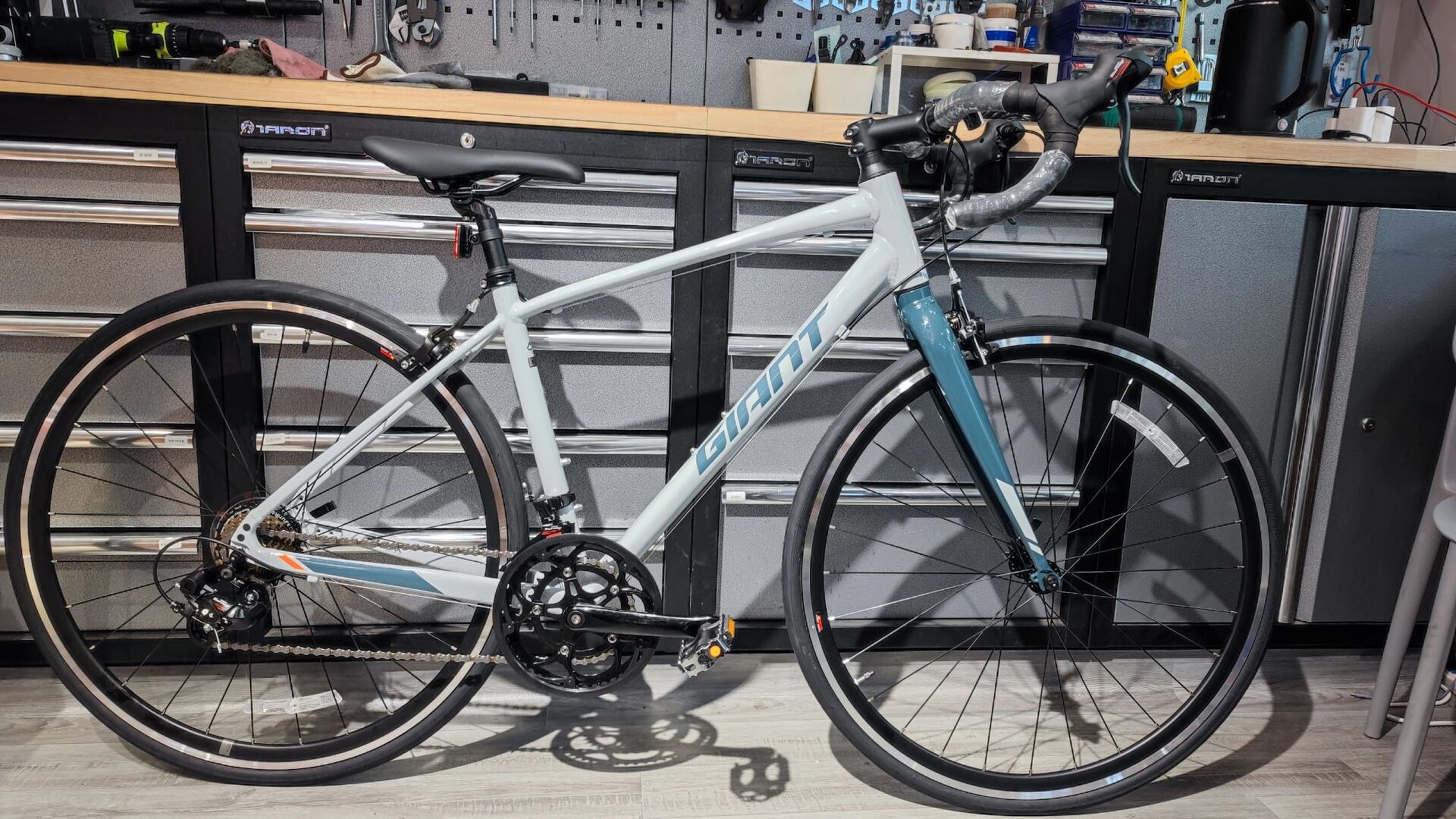 捷安特入门公路车speeder￥2498