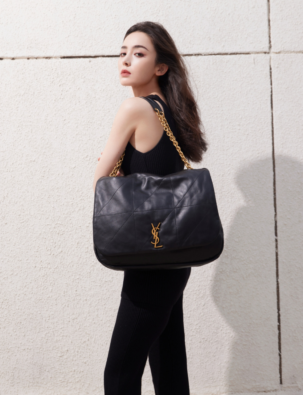 古力娜扎黑色背心酷美写真组图