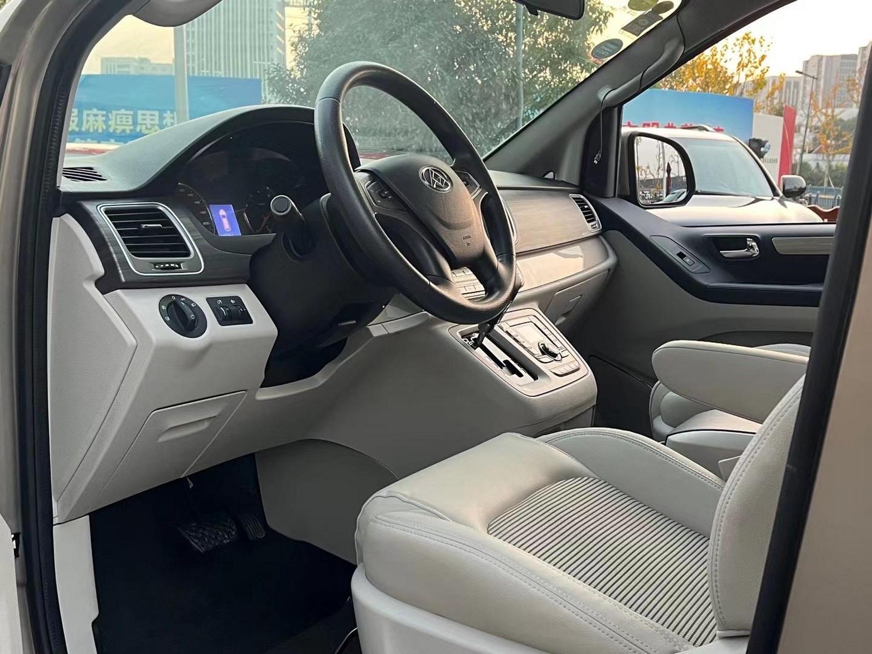 最新到店18年上汽大通g10 2.