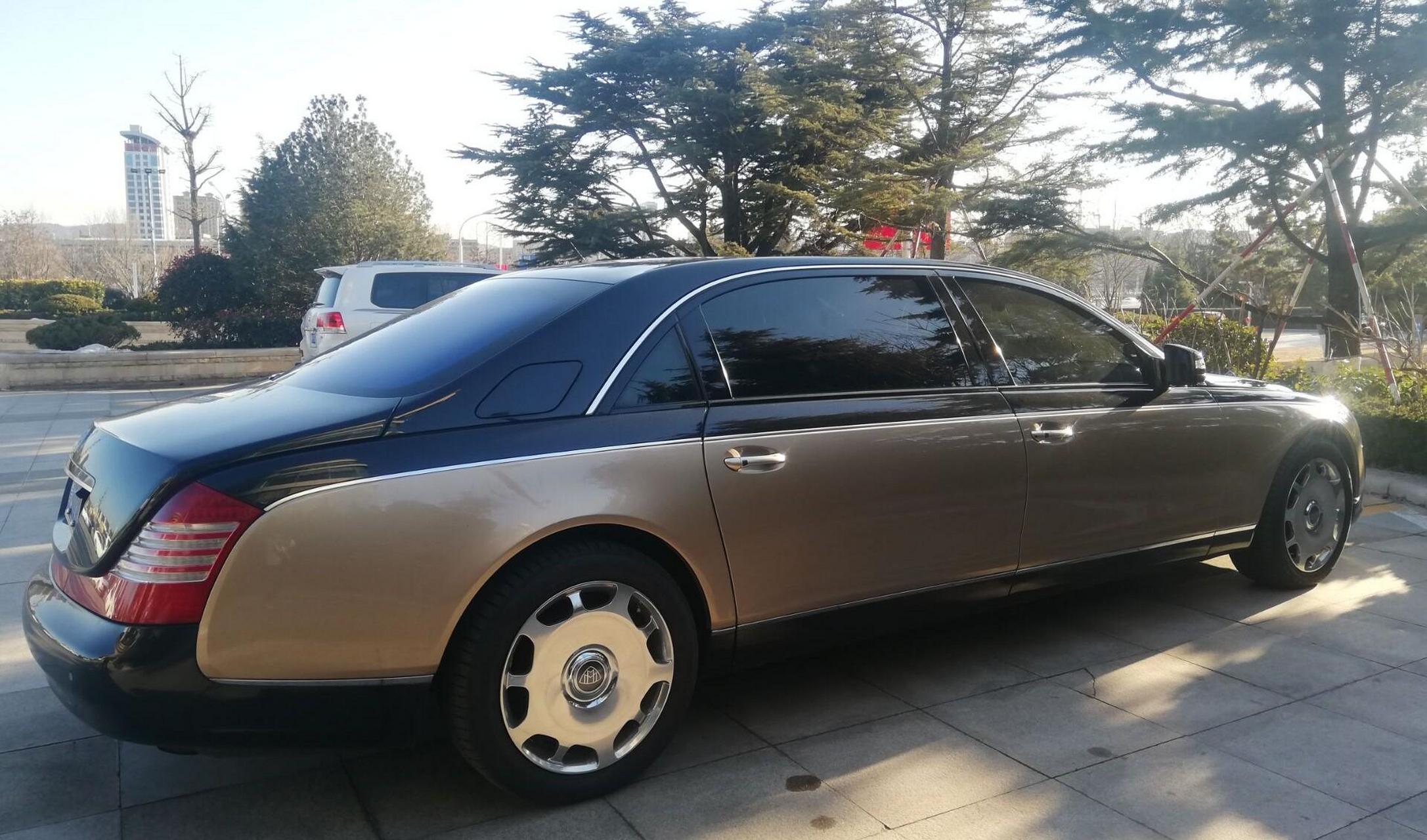 纯种迈巴赫62s,应当上黄牌的迈巴赫当年却选择了蓝牌,气场直接少了大