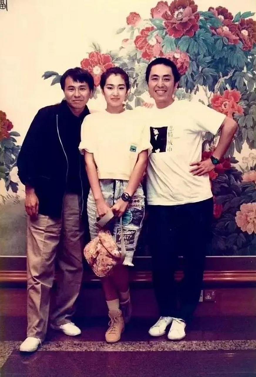 第一张是张艺谋,巩俐,侯孝贤,在北京王府饭店合影!