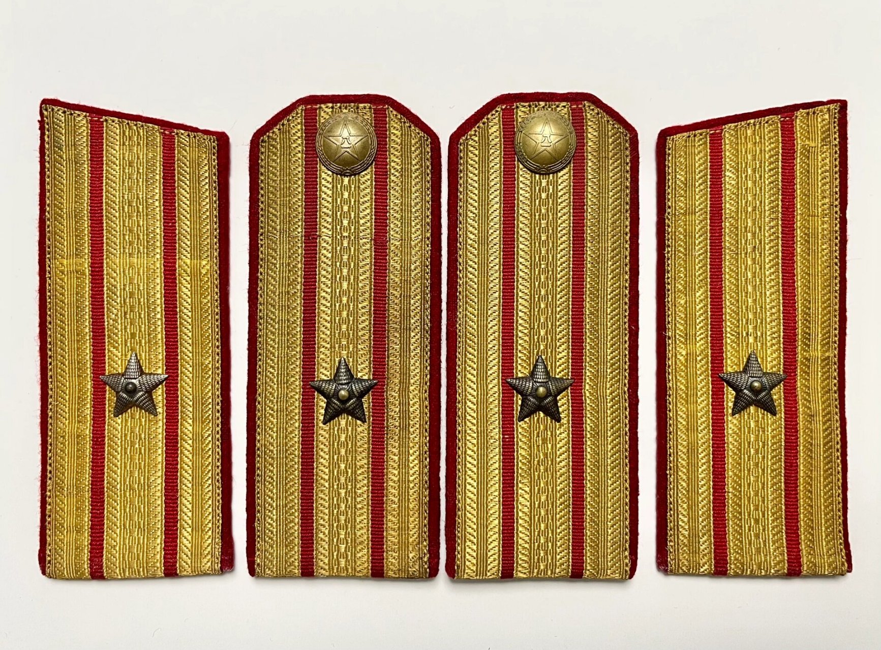 55式陆海空62ga校官军衔 1955年解放军第一次授衔,我军的肩章,领章和