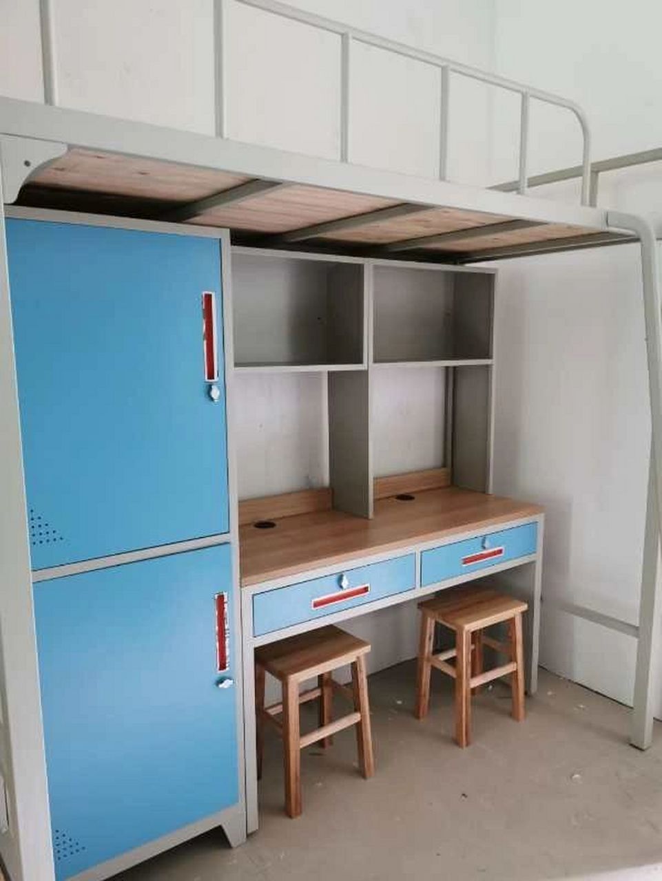 桂林生命与健康职业技术学院 宿舍费是1600到1400 学杂费500左右 书费