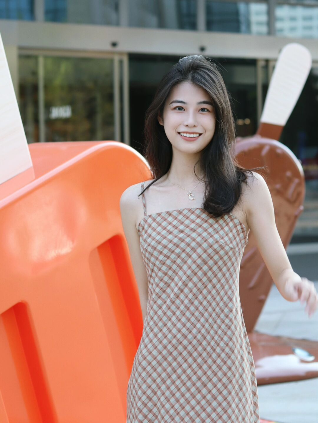 门口几个冰激凌吸引 望梅止渴 酷热的夏天好像凉爽了那么一丢丢哈哈