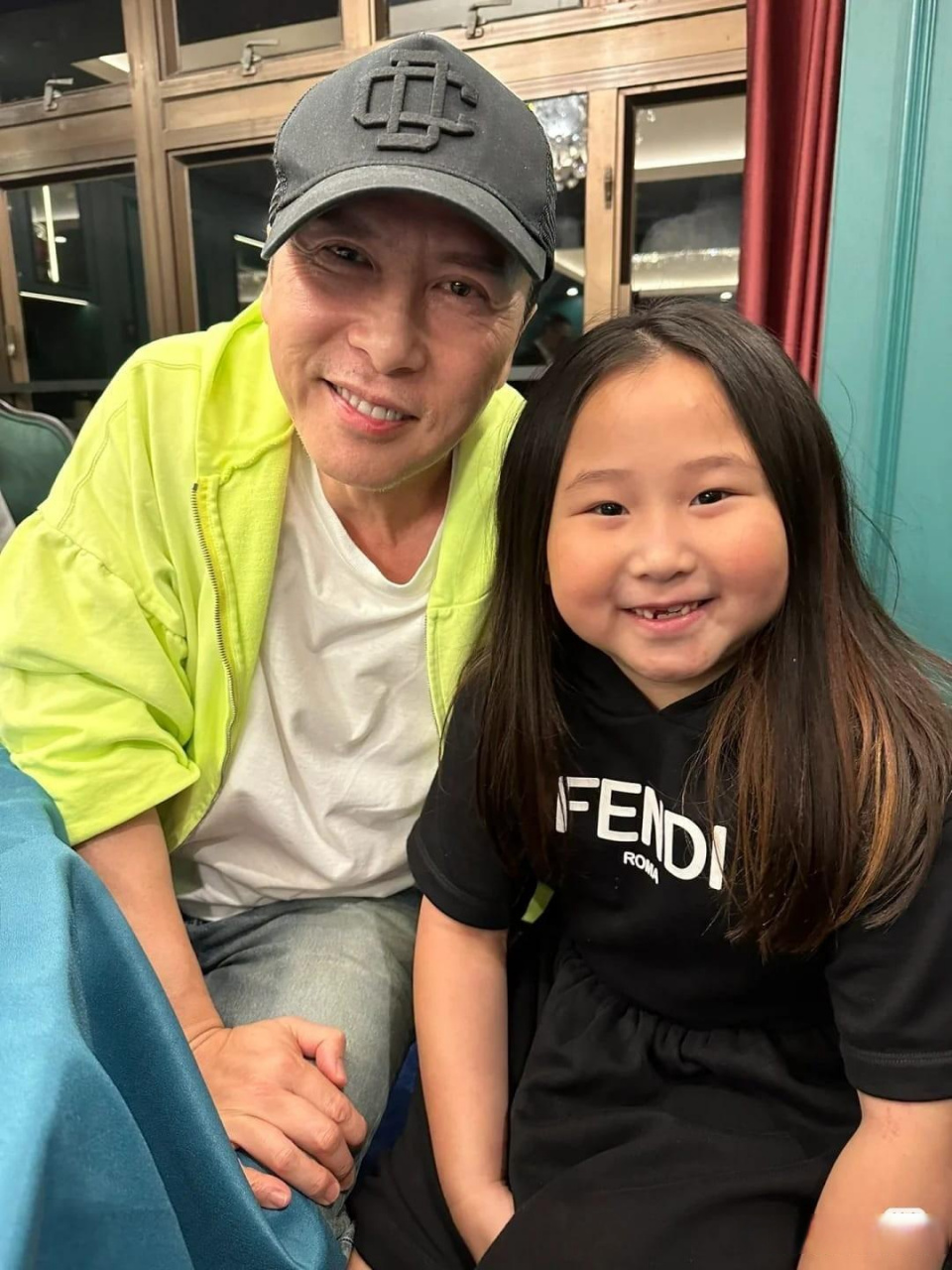 宇宙最强甄子丹不襟老,满面皱纹不及同场吕良伟向华强滑溜 宇宙最强的