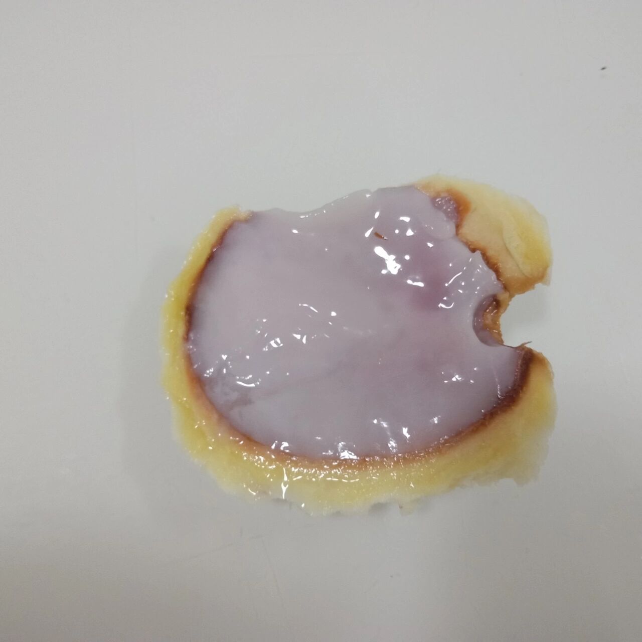 很少吃椰子,今天去水果店买了一个椰子,切开以后发现肉不对劲