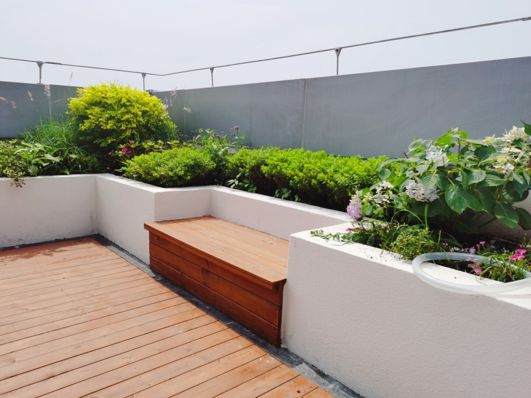 新鲜出炉,现代风格屋顶花园 新鲜出炉的现代风格屋顶花园,业主爱的不