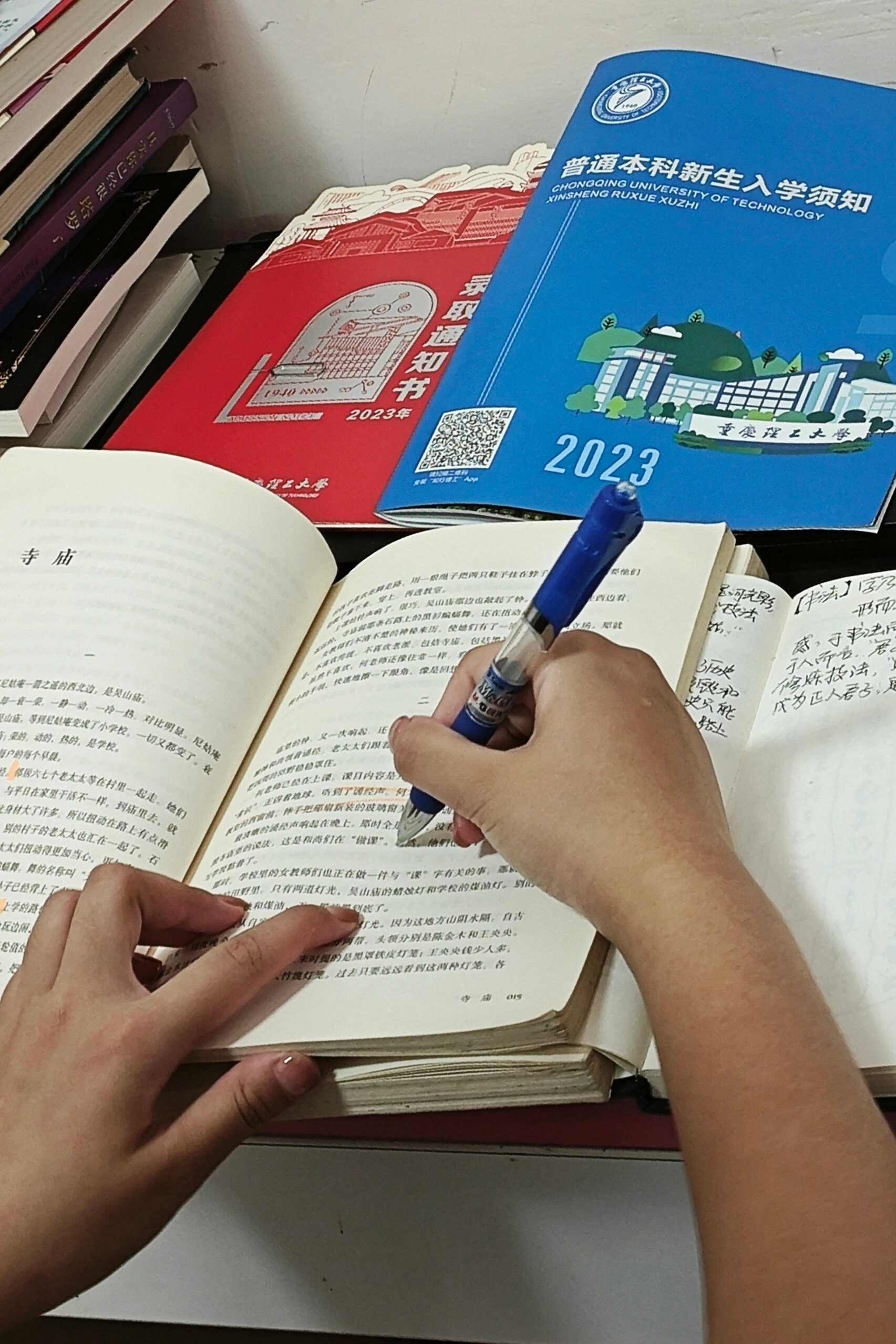 "写给大学自己的一封信"其实是学校布置给新生的暑假作业